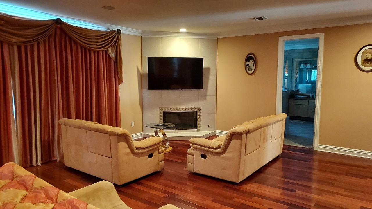 Photo of Livingroom in Encino