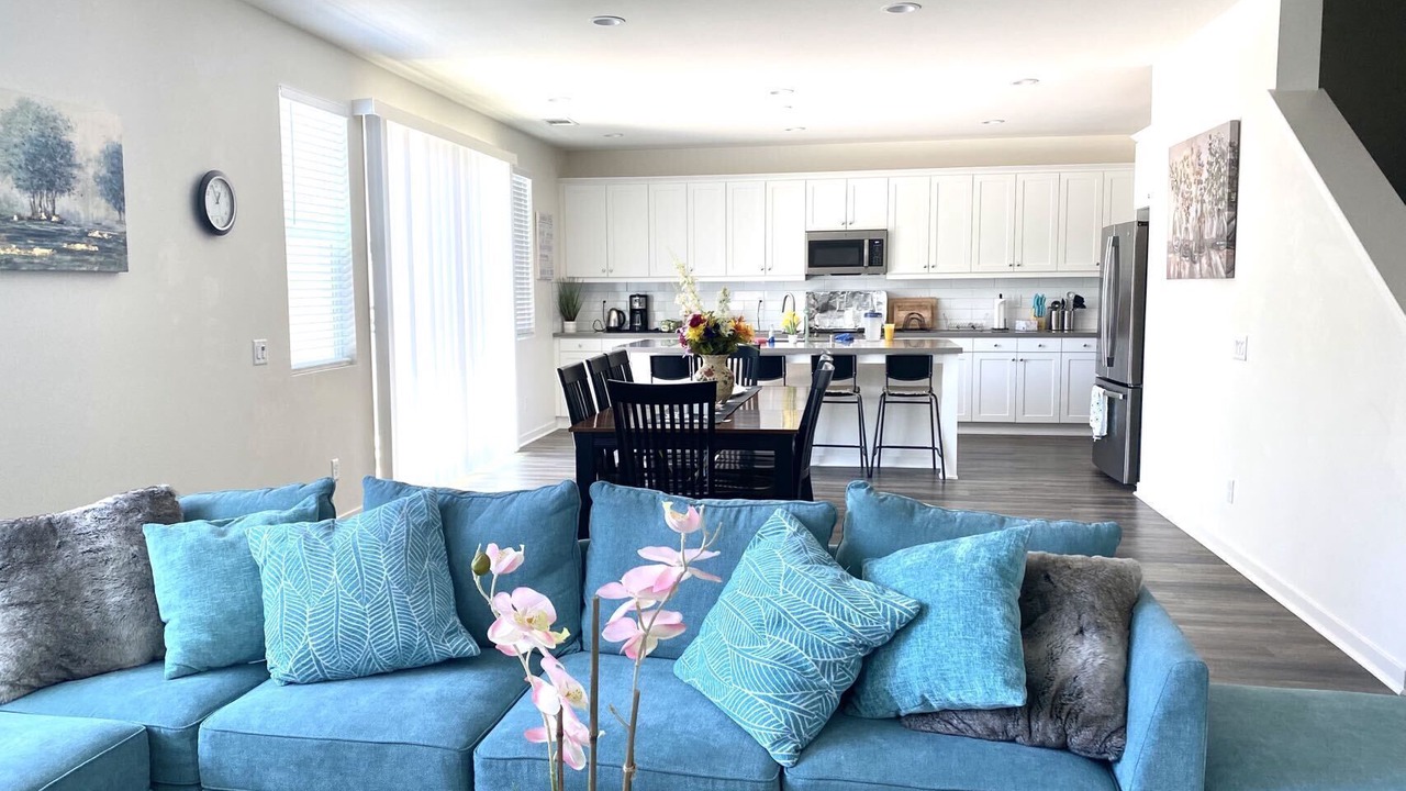 Photo of Livingroom in Sylmar