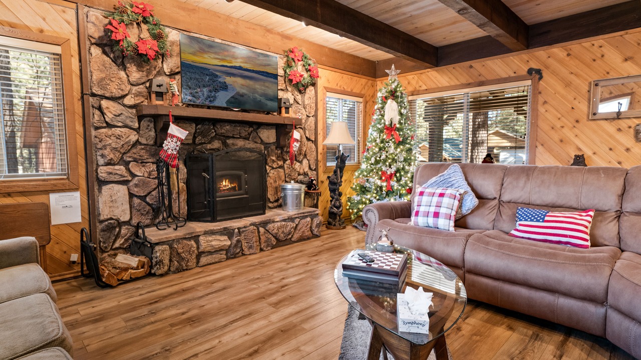Photo of Livingroom in Summit Estates