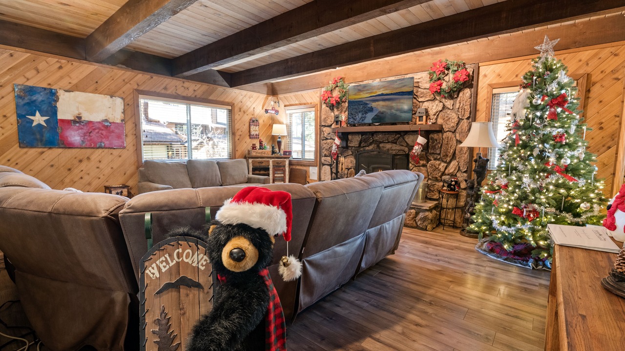 Photo of Livingroom in Summit Estates