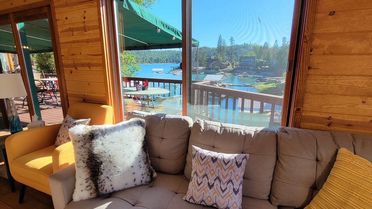 Photo of Livingroom in Bass Lake