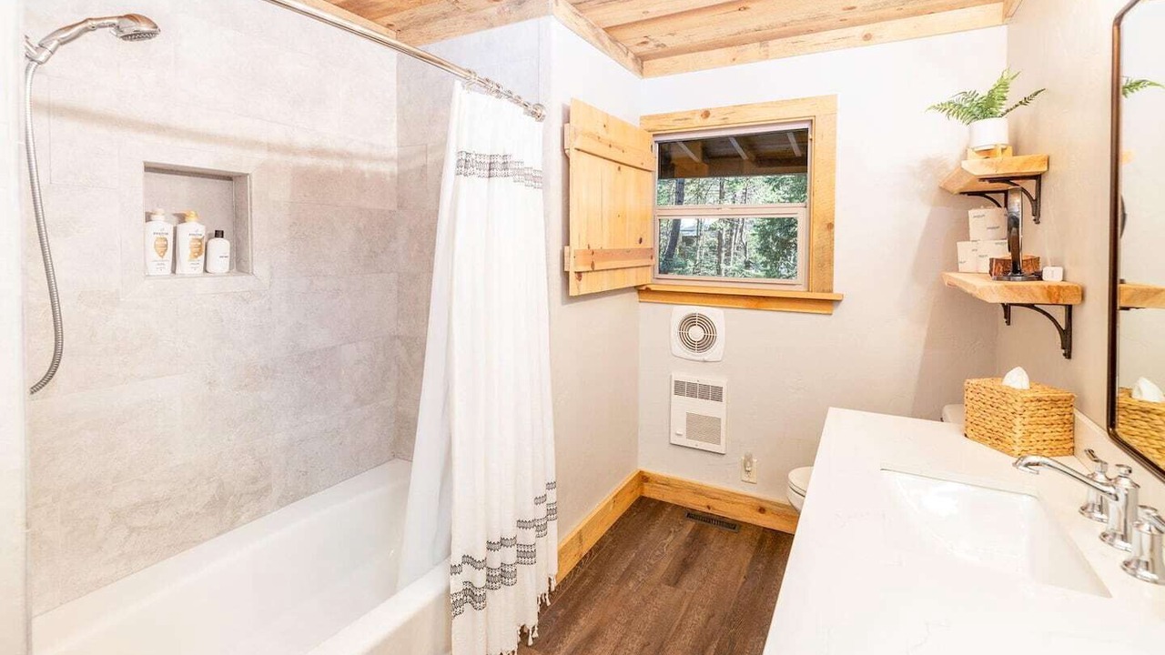Photo of Bathroom in Sugar Pine