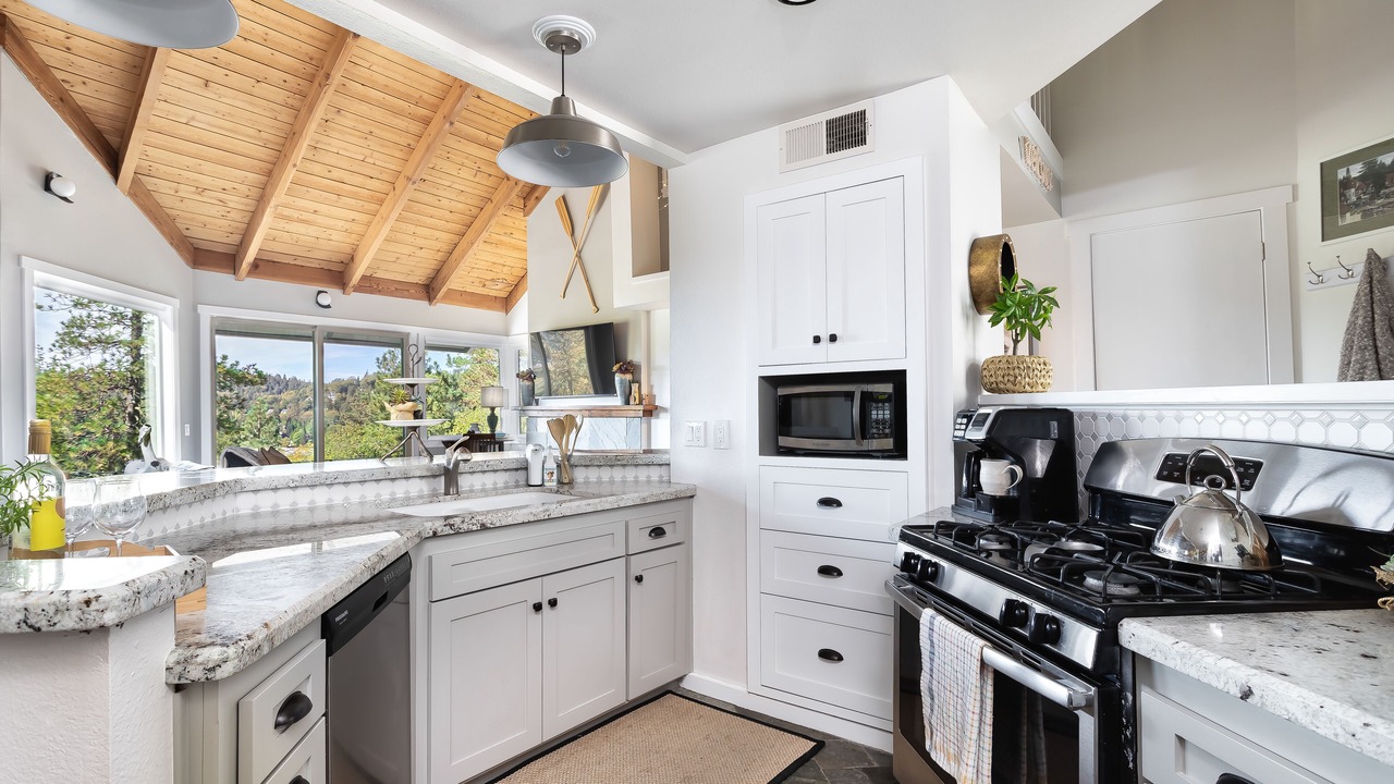 Photo of Kitchen in Lake Arrowhead