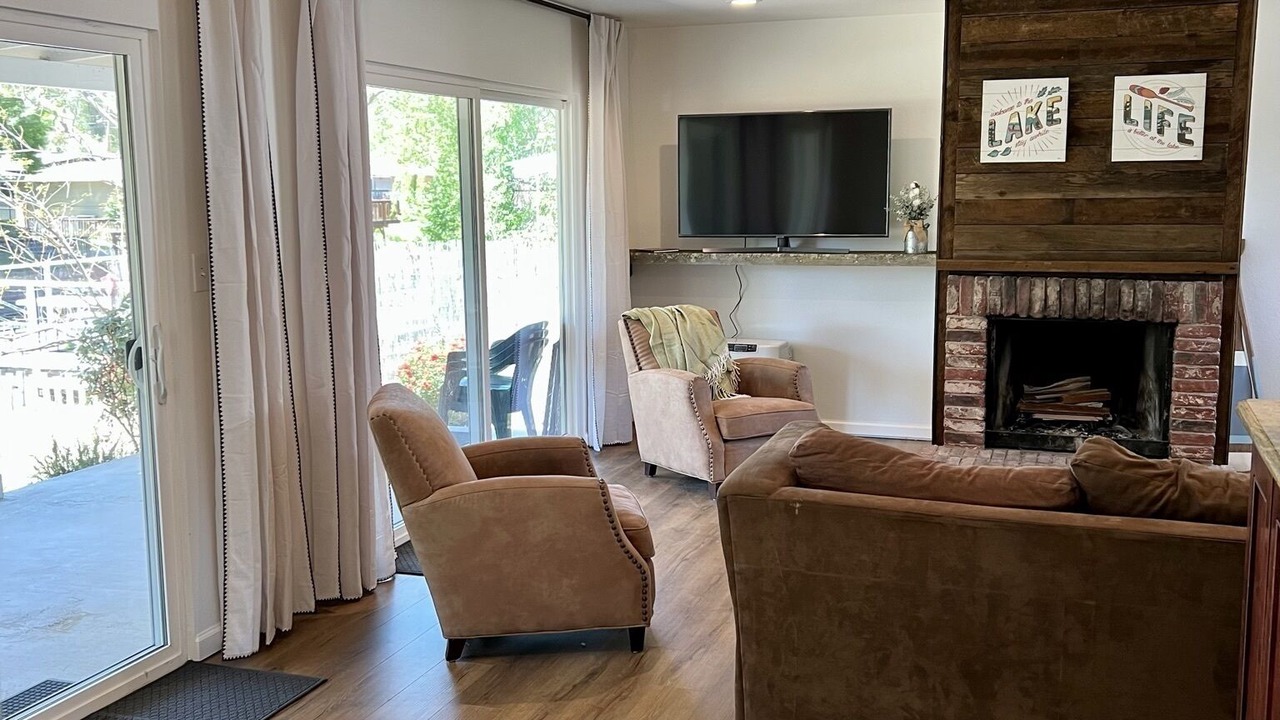 Photo of Livingroom in Lakeport