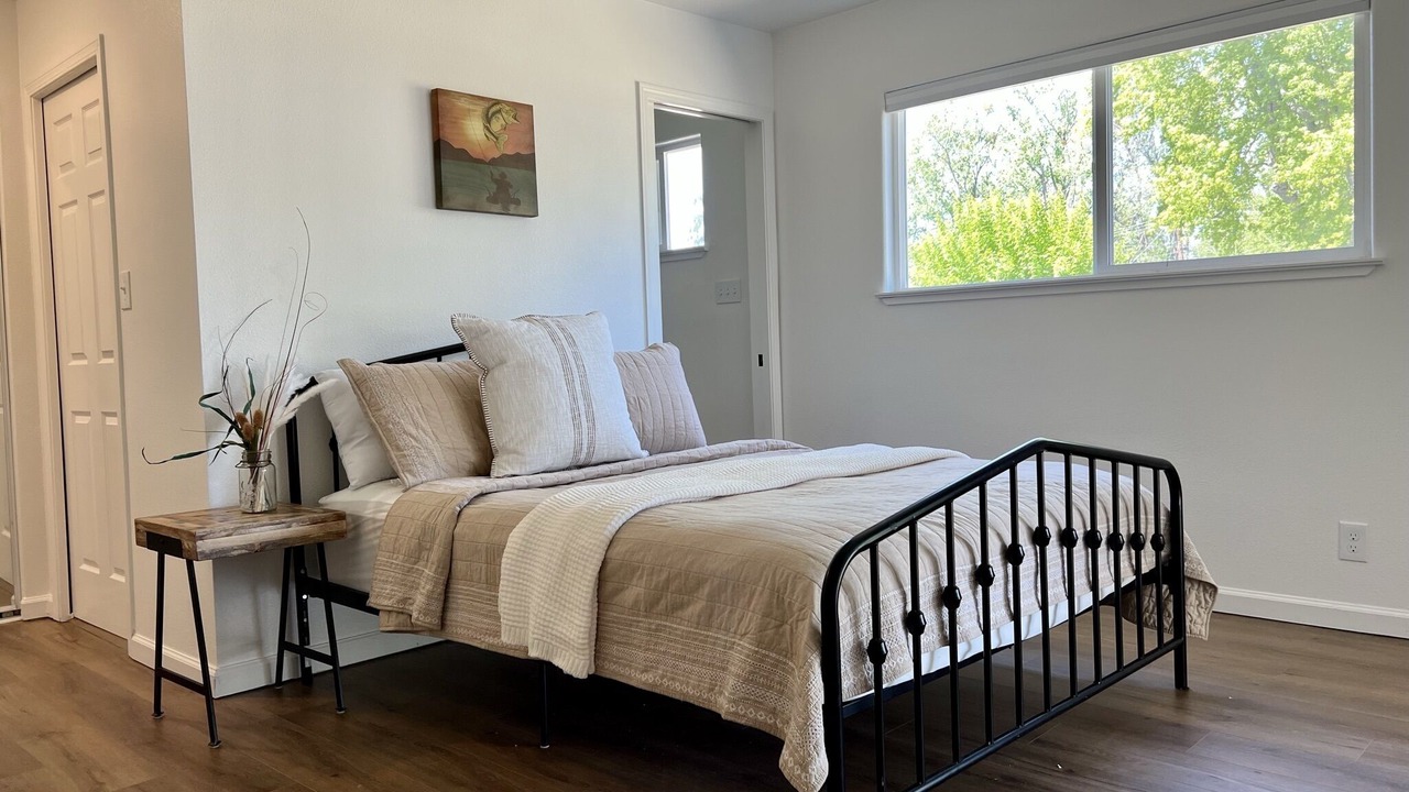 Photo of Bedroom in Lakeport