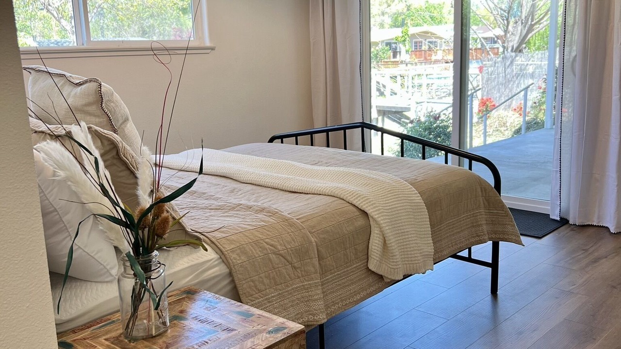 Photo of Bedroom in Lakeport