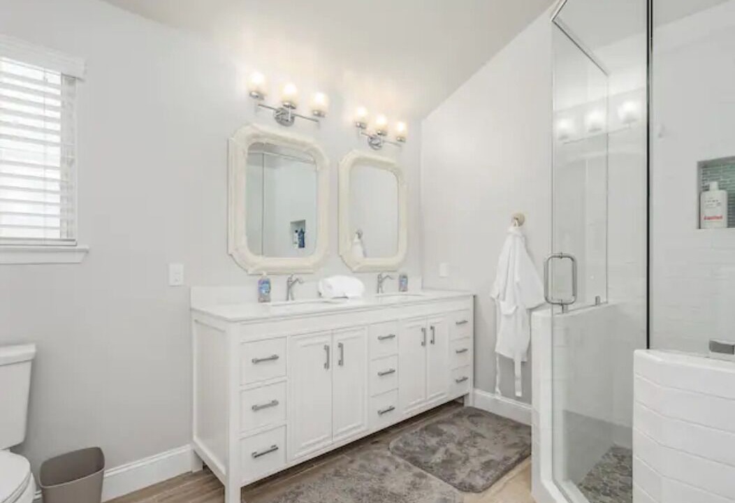 Photo of Bathroom in Raisin