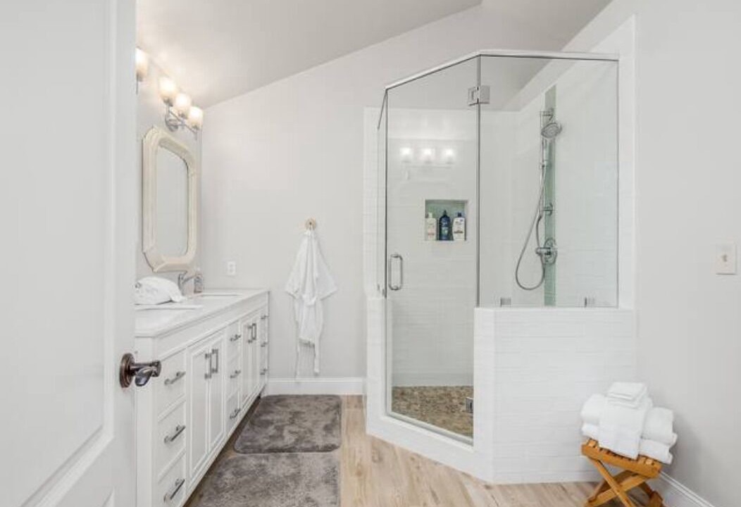 Photo of Bathroom in Raisin