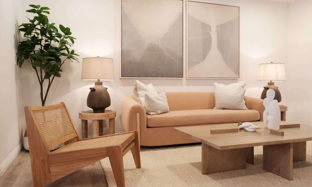 Photo of Livingroom in Fullerton
