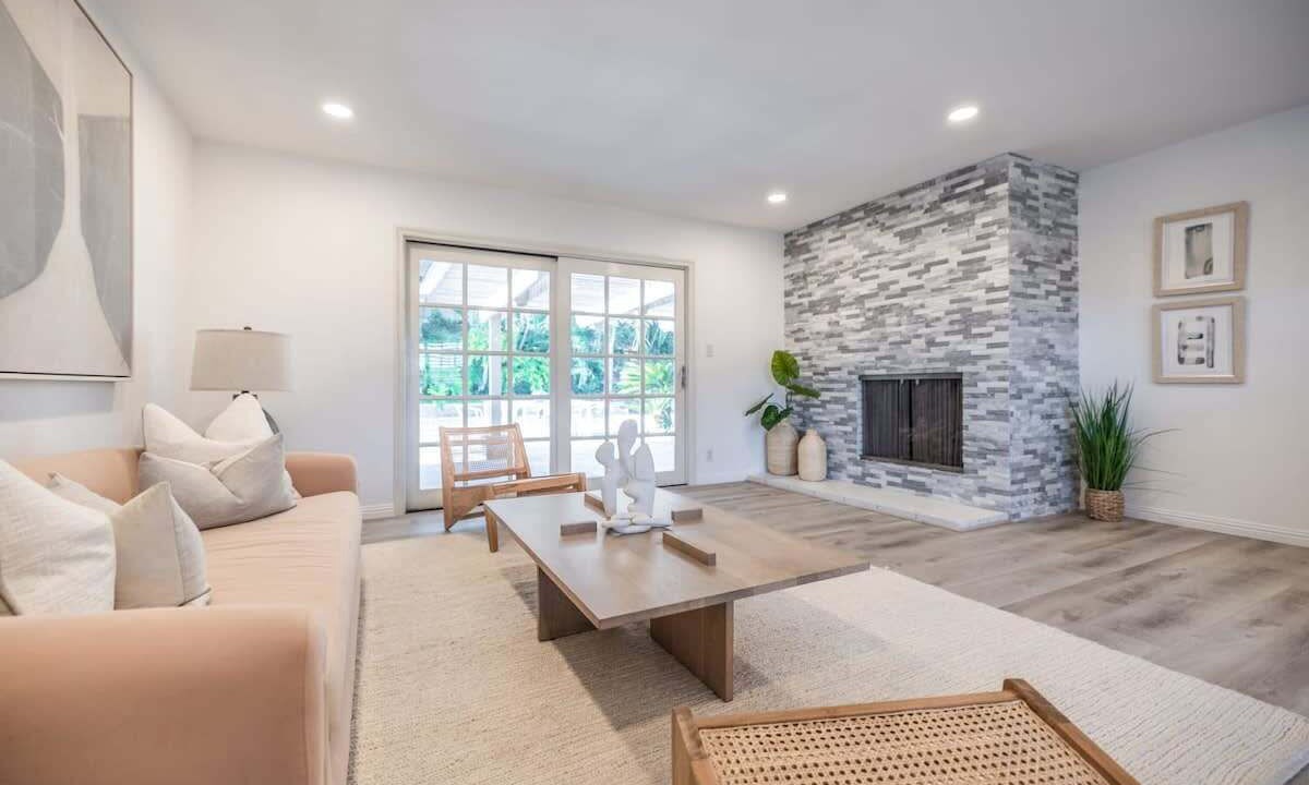 Photo of Livingroom in Fullerton