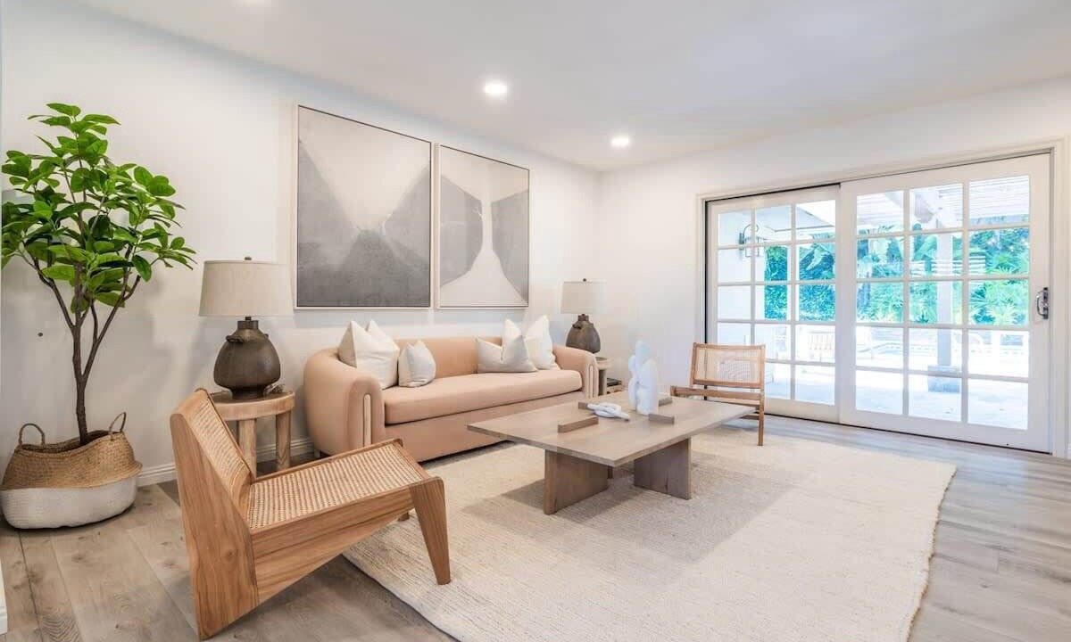 Photo of Livingroom in Fullerton