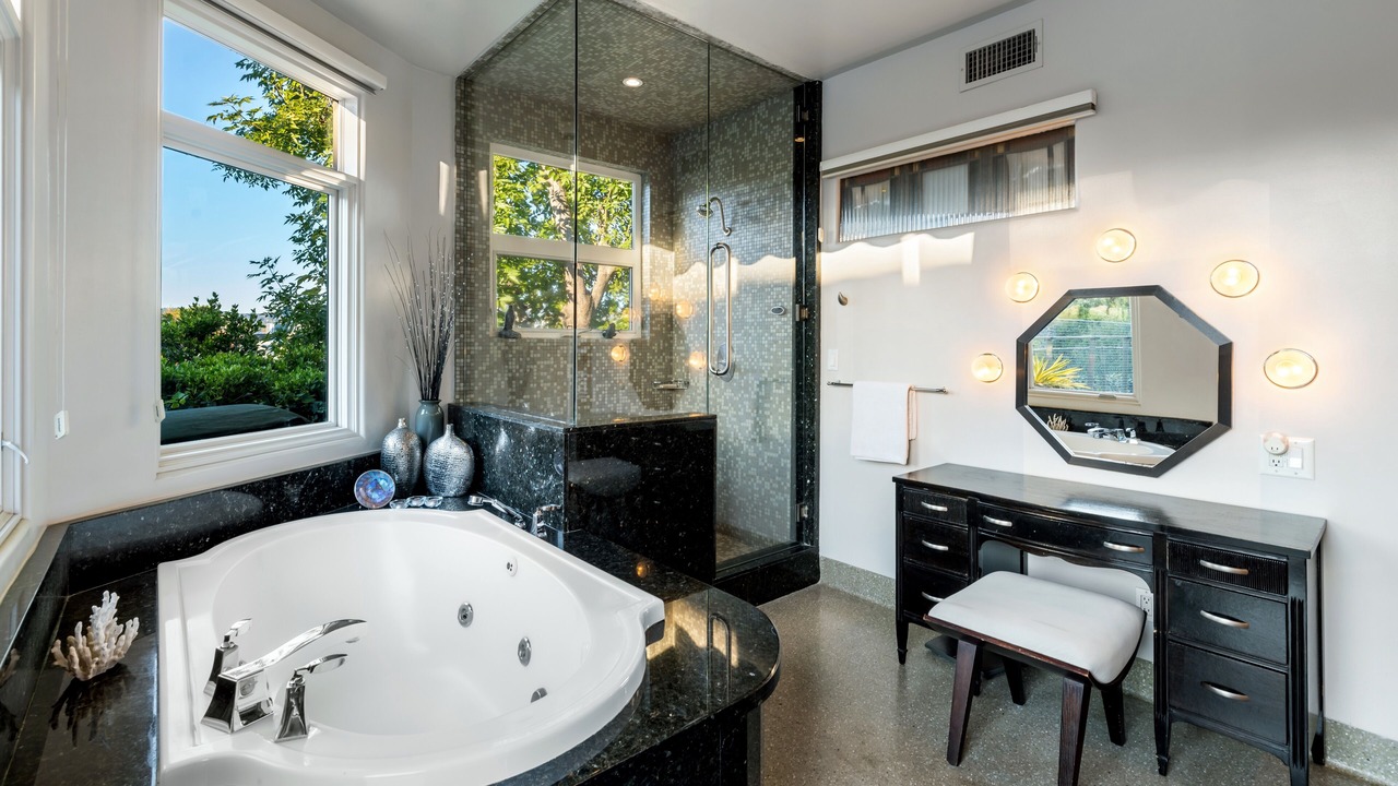 Photo of Bathroom in Los Angeles