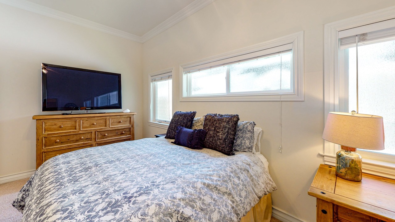 Photo of Bedroom in Lake Arrowhead
