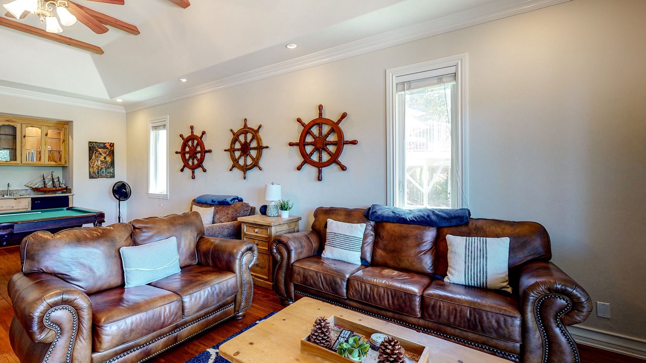 Photo of Livingroom in Lake Arrowhead