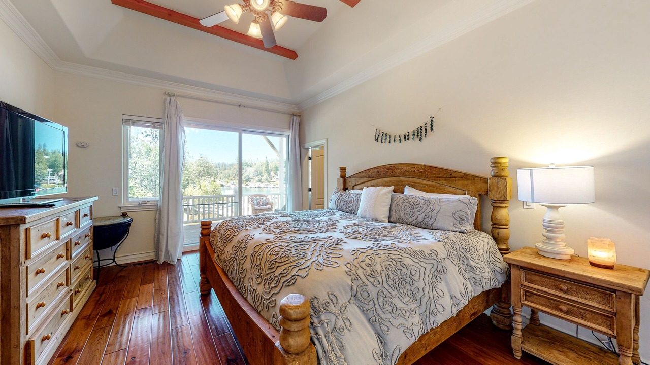 Photo of Bedroom in Lake Arrowhead