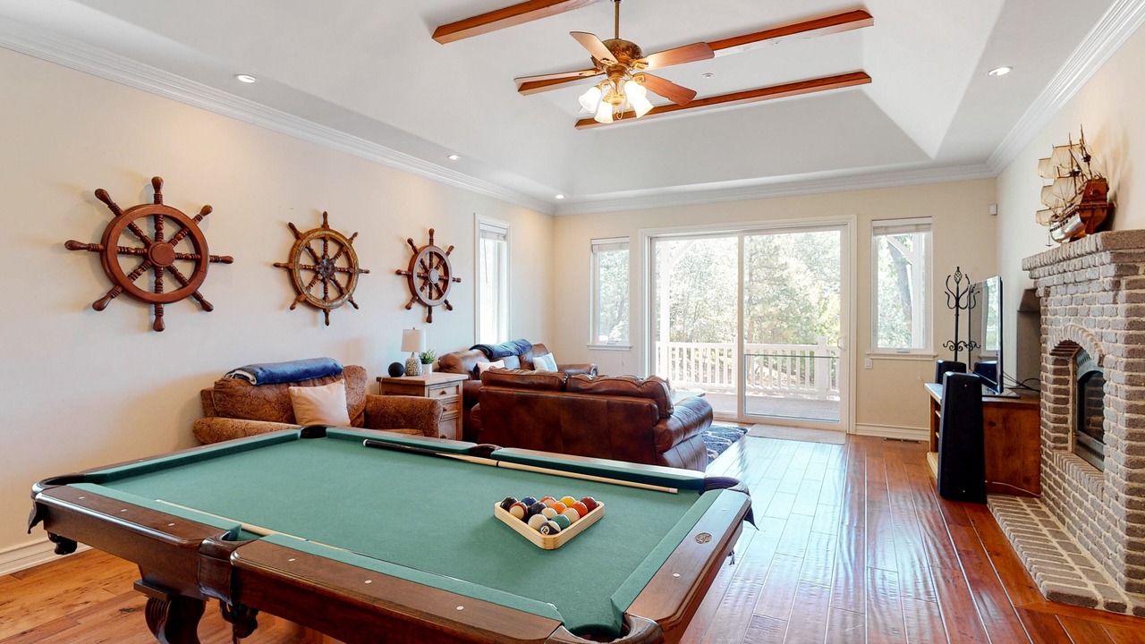 Photo of Livingroom in Lake Arrowhead