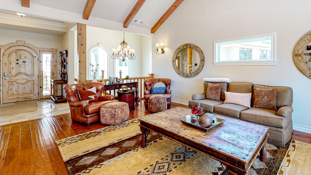 Photo of Livingroom in Lake Arrowhead