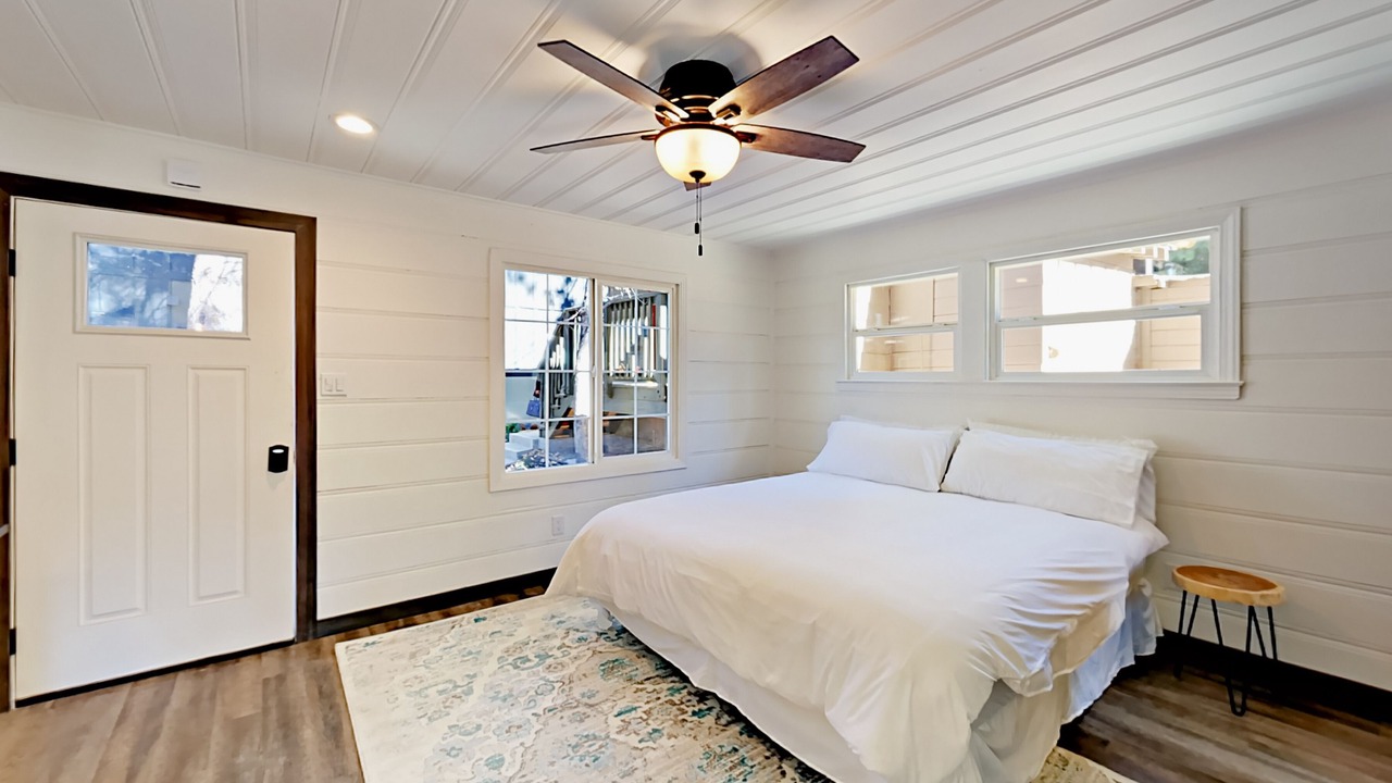 Photo of Bedroom in Lakeside Park