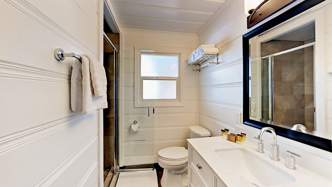 Photo of Bathroom in Lakeside Park