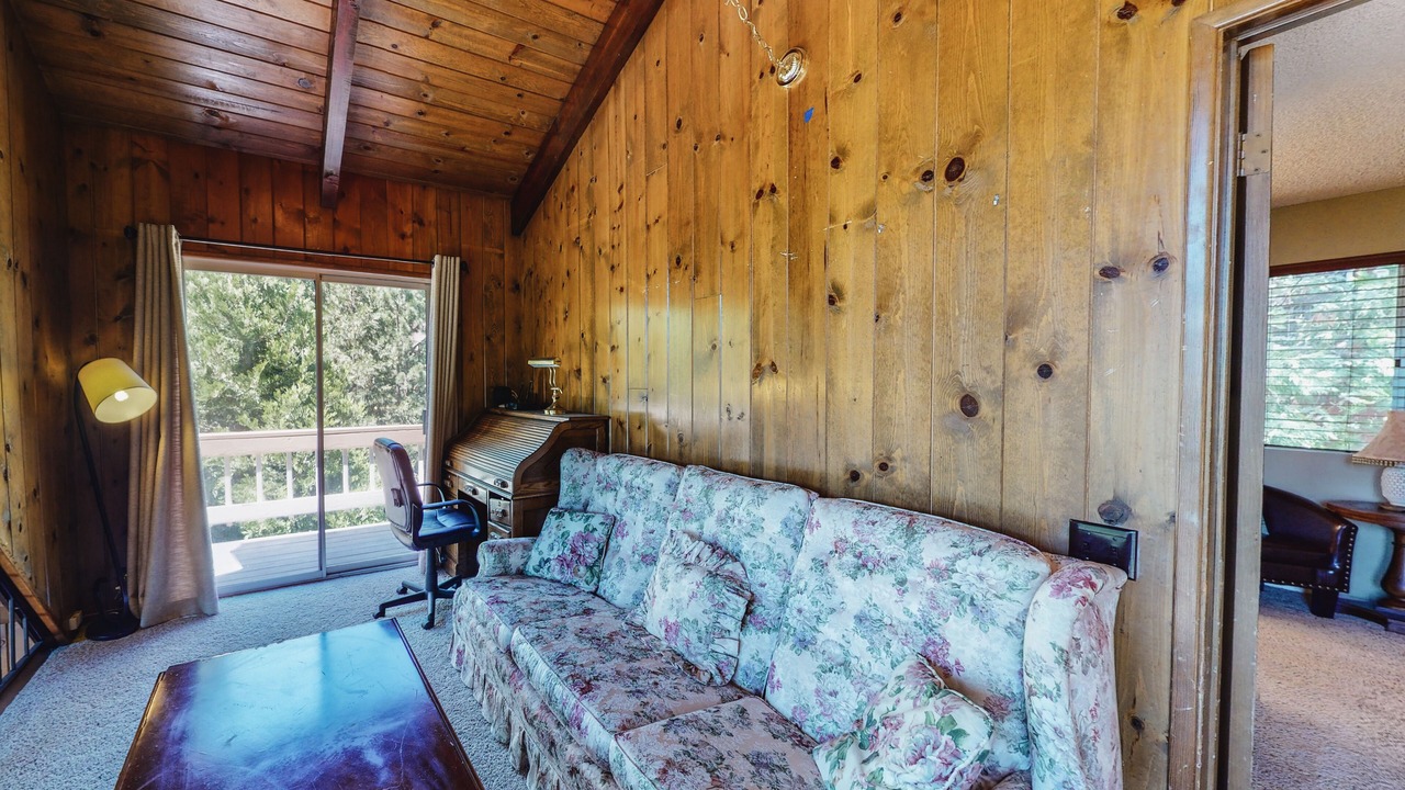 Photo of Livingroom in Blue Jay