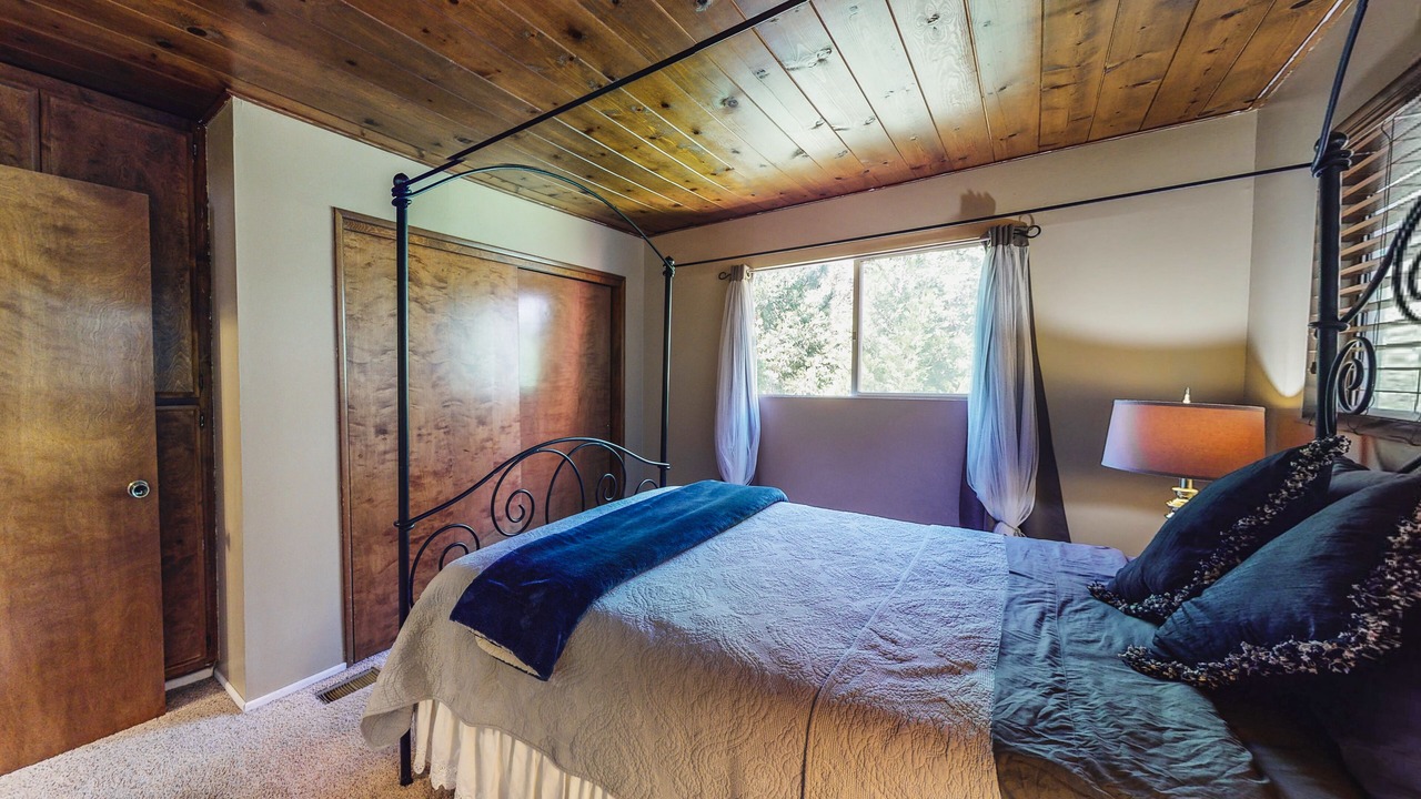 Photo of Bedroom in Blue Jay