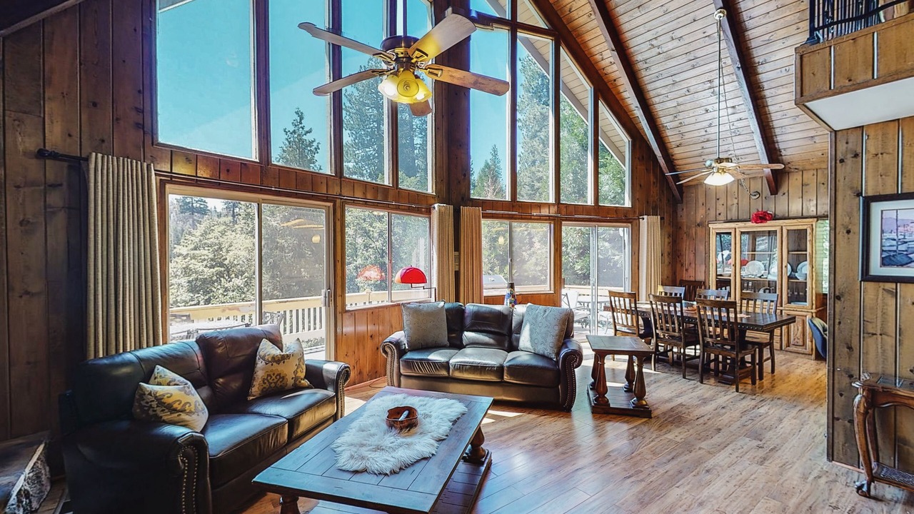 Photo of Livingroom in Blue Jay