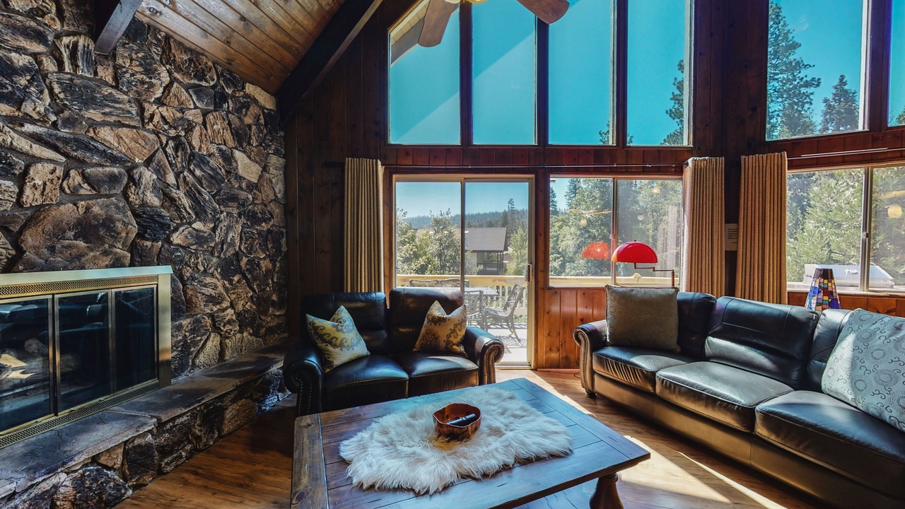 Photo of Livingroom in Blue Jay