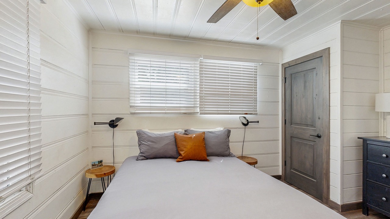 Photo of Bedroom in Lakeside Park
