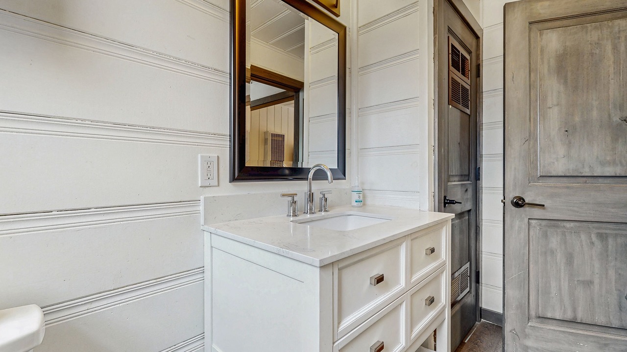 Photo of Bathroom in Lakeside Park