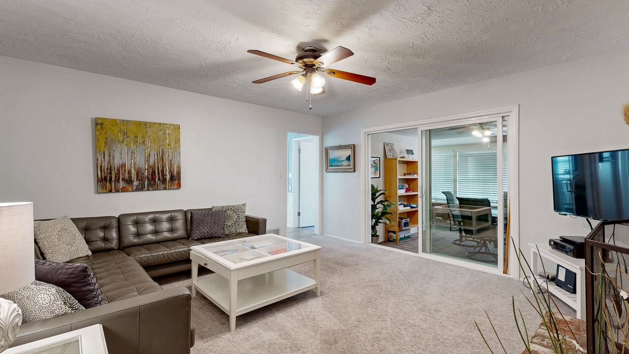 Photo of Livingroom in Orange