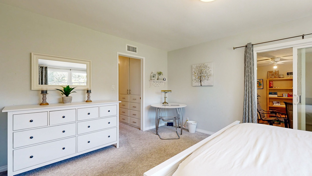 Photo of Bedroom in Orange