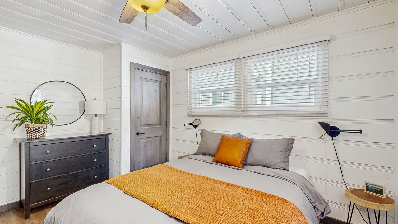 Photo of Bedroom in Lakeside Park