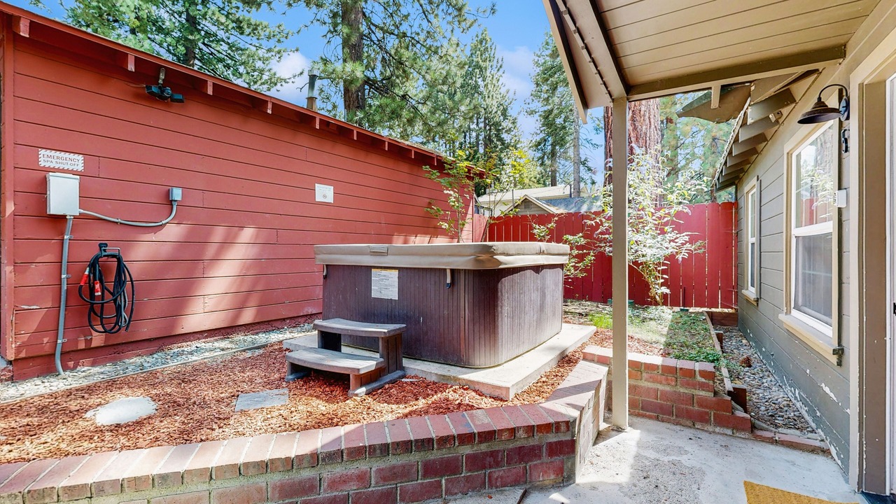 Photo of Patio Balcony in Lakeside Park