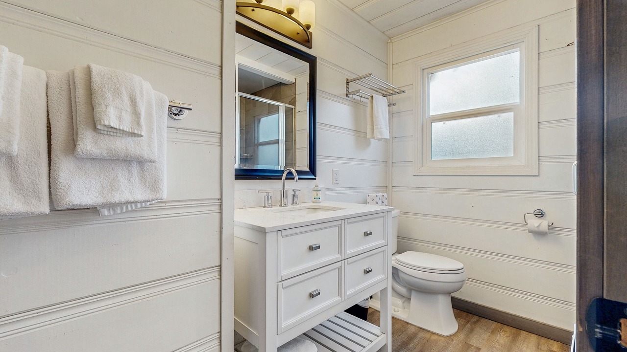 Photo of Bathroom in Lakeside Park