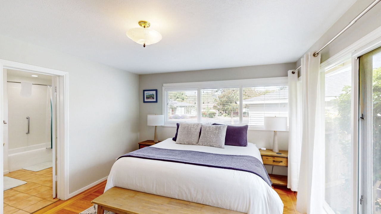 Photo of Bedroom in Junior College Neighborhood Association