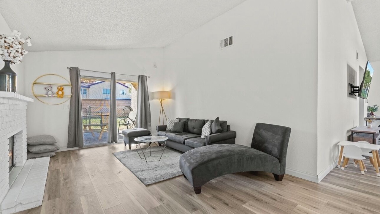 Photo of Livingroom in Lancaster