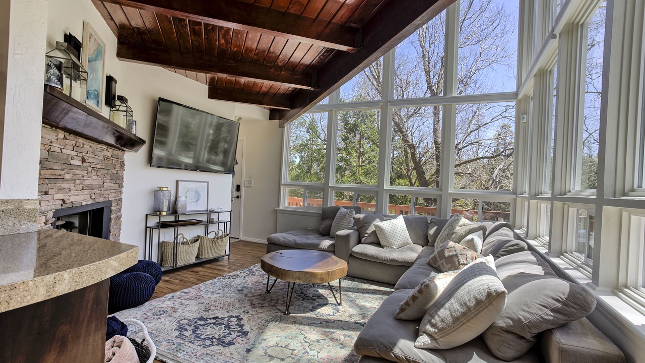 Photo of Livingroom in Cedar Glen