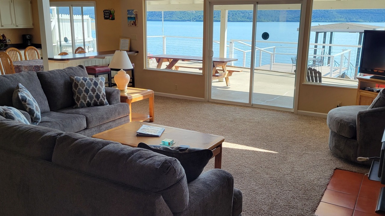 Photo of Livingroom in Clearlake