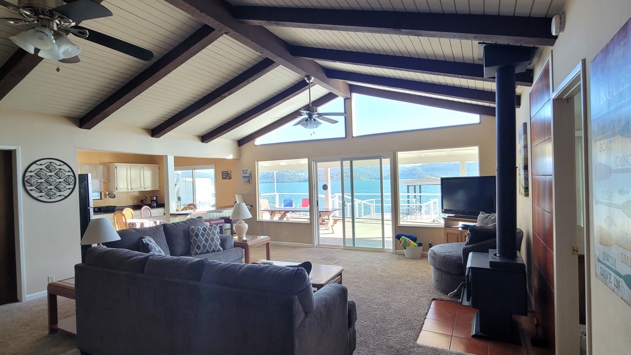 Photo of Livingroom in Clearlake