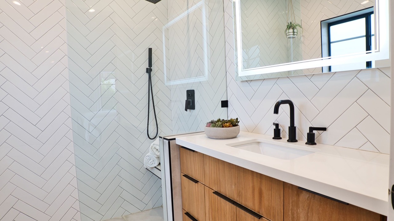 Photo of Bathroom in Carthay Circle
