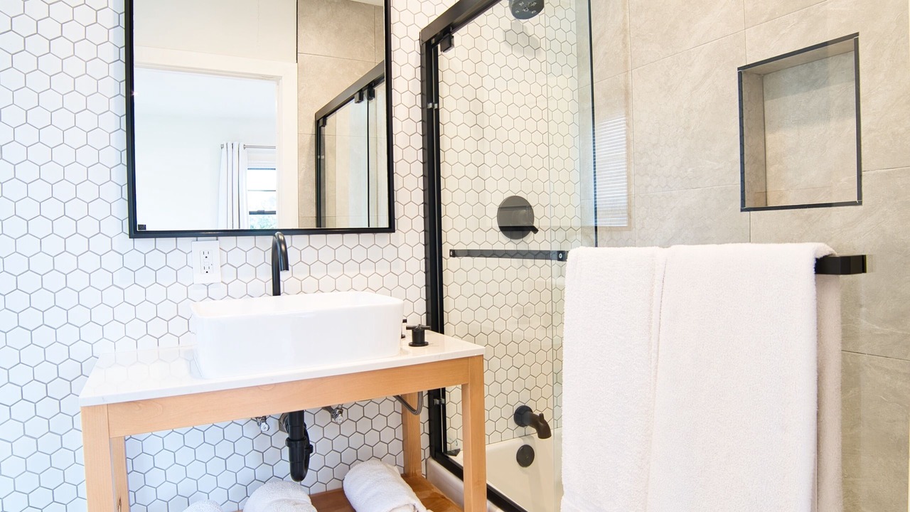 Photo of Bathroom in Carthay Circle