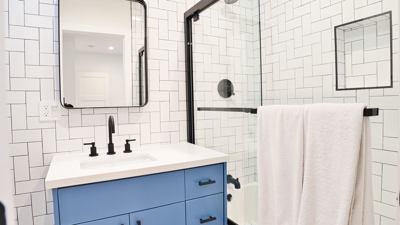 Photo of Bathroom in Carthay Circle