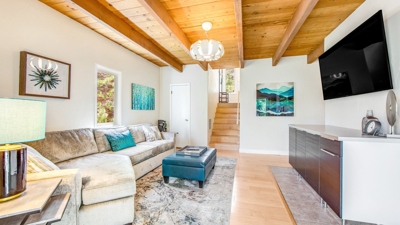 Photo of Livingroom in Lake Arrowhead