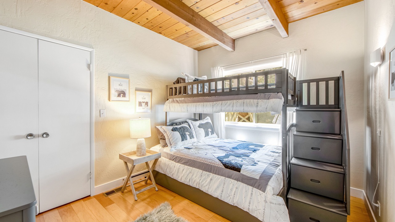 Photo of Bedroom in Lake Arrowhead