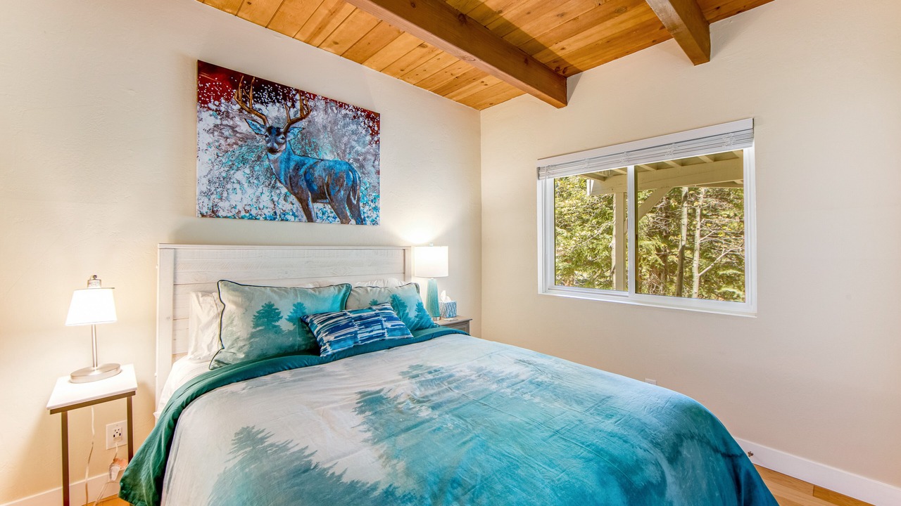 Photo of Bedroom in Lake Arrowhead