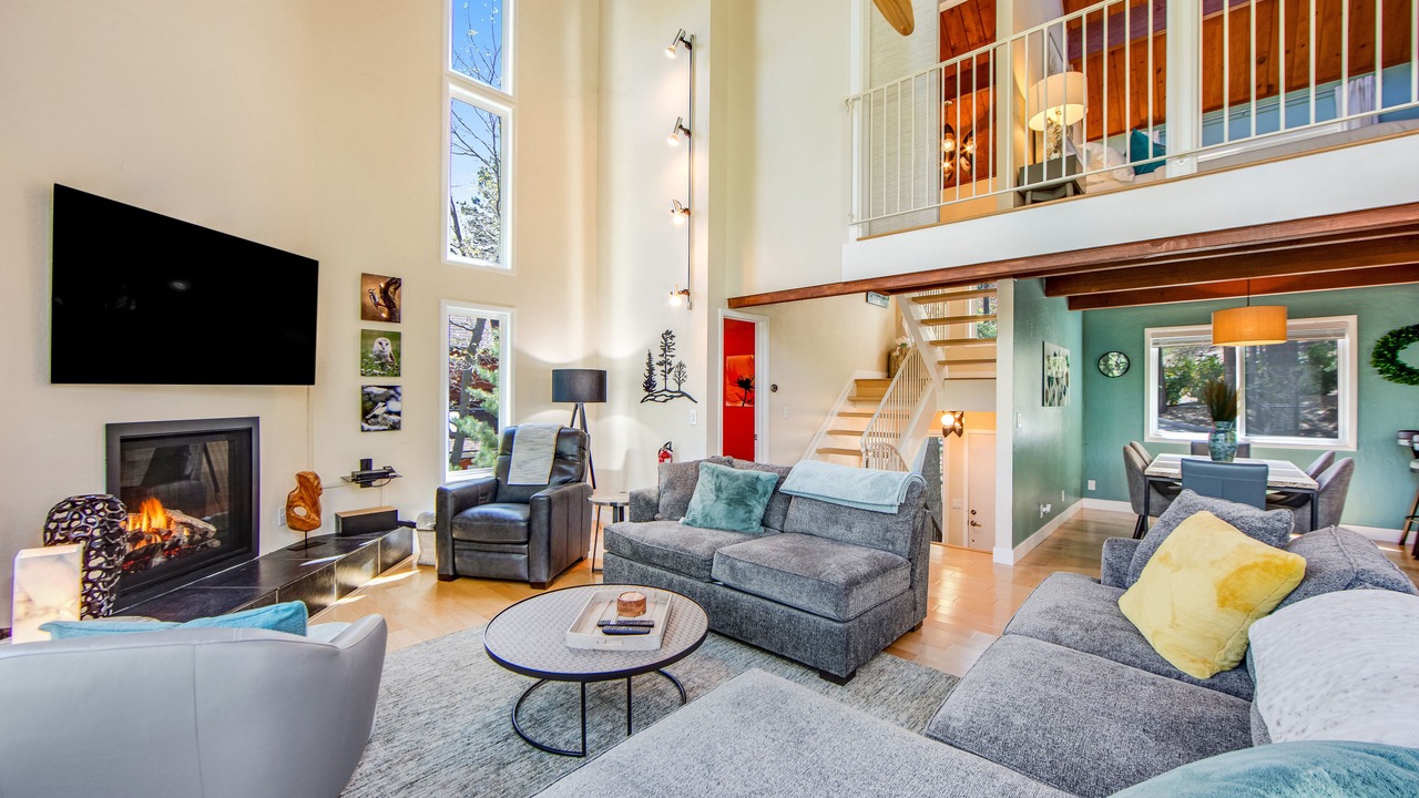 Photo of Livingroom in Lake Arrowhead