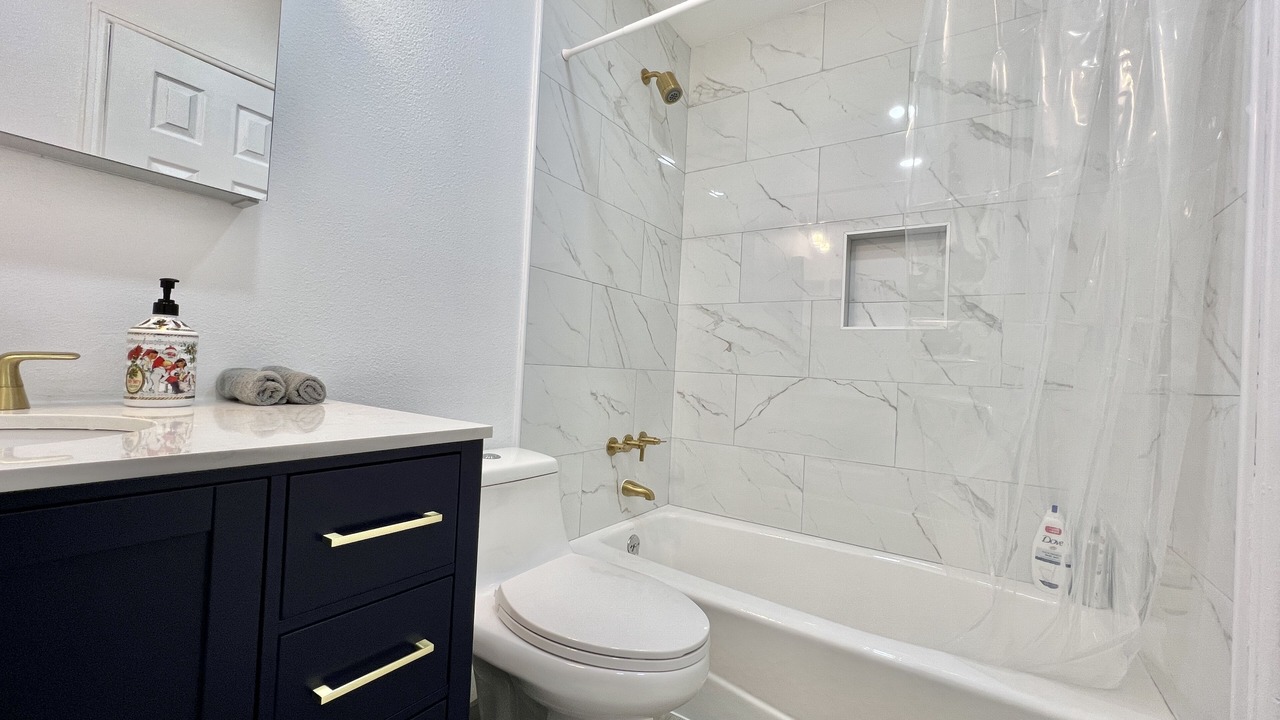 Photo of Bathroom in Thousand Oaks