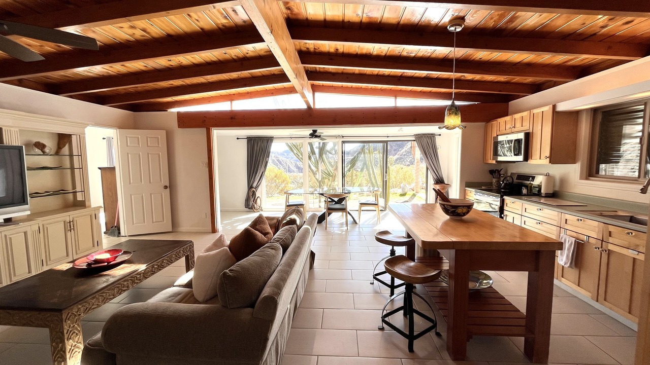 Photo of Livingroom in Morongo Valley