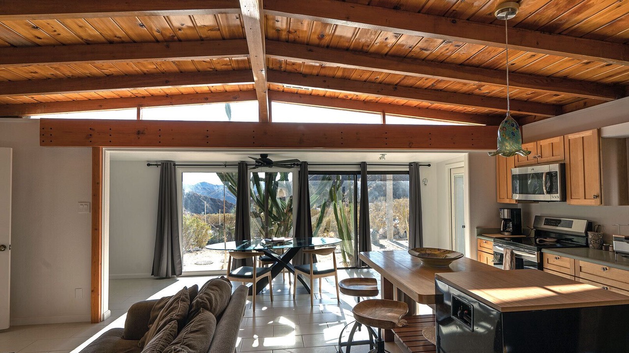Photo of Livingroom in Morongo Valley