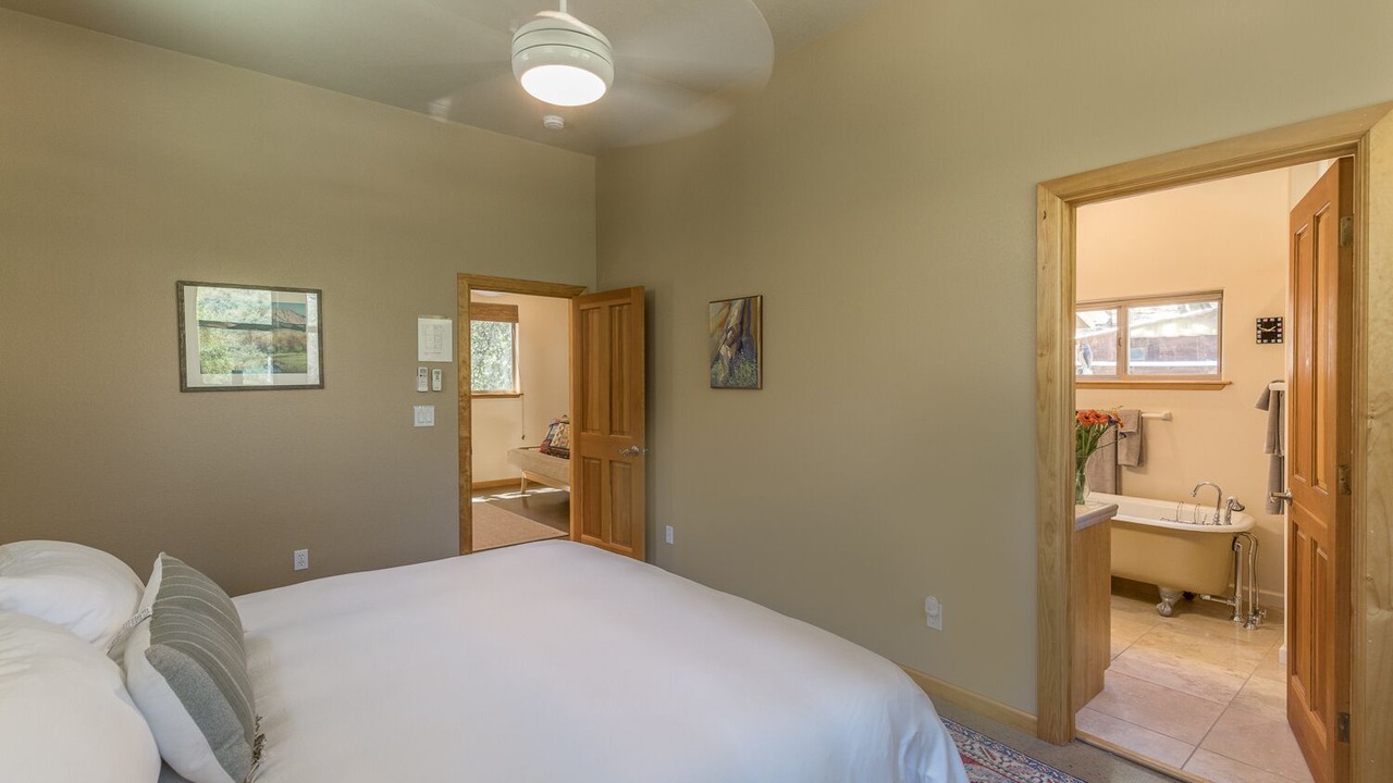 Photo of Bathroom in Incline